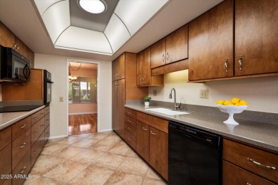 Welcome to this fully updated Stanford model home in Phase 2 of on PalmBrook Country Club in Arizona - for sale on GolfHomes.com, golf home, golf lot