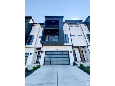 Luxury Townhome with Panoramic Views in the Heart of Saratoga on Talons Cove Golf Club in Utah - for sale on GolfHomes.com, golf home, golf lot