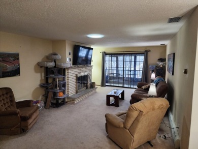 This inviting 2-bedroom, 2-bath condo in Cherokee Garden on Cherokee Country Club in Wisconsin - for sale on GolfHomes.com, golf home, golf lot