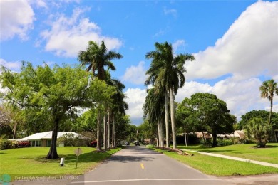 Oaks Clubhouse Drives Best! Beautifully Remodeled and Move-In on Palm-Aire Country Club and Resort - The Oaks in Florida - for sale on GolfHomes.com, golf home, golf lot