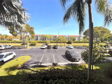 IMPECCABLE UNIT IN THE HEART OF PEMBROKE PINES, RESORT STYLE!! on Flamingo Lakes Country Club in Florida - for sale on GolfHomes.com, golf home, golf lot