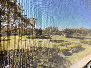 IMPECCABLE UNIT IN THE HEART OF PEMBROKE PINES, RESORT STYLE!! on Flamingo Lakes Country Club in Florida - for sale on GolfHomes.com, golf home, golf lot