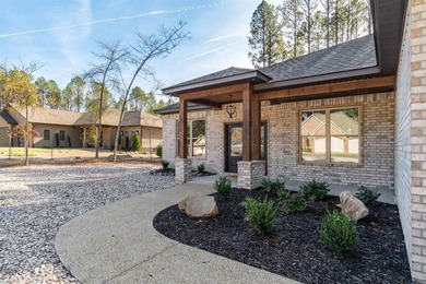 34 Victoria Lane -- a thoughtfully crafted, single-level new on Isabella Golf Course  in Arkansas - for sale on GolfHomes.com, golf home, golf lot