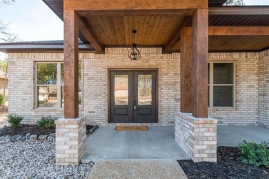 34 Victoria Lane -- a thoughtfully crafted, single-level new on Isabella Golf Course  in Arkansas - for sale on GolfHomes.com, golf home, golf lot