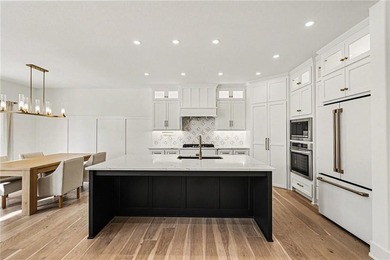 Step into easy living in this beautifully designed on Lakewood Oaks Golf Club, Ltd. in Missouri - for sale on GolfHomes.com, golf home, golf lot