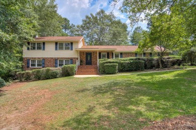 Location, Location, Location!!

Welcome home to Inverness on Houndslake Country Club in South Carolina - for sale on GolfHomes.com, golf home, golf lot