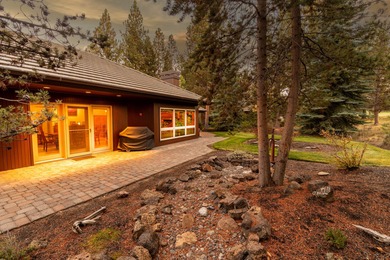 Nestled on a quiet cul-de-sac along the 18th fairway, this on Awbrey Glen Golf Club in Oregon - for sale on GolfHomes.com, golf home, golf lot