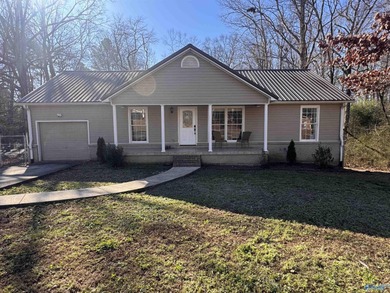 Gorgeous 4 bedroom home on a corner lot inside Arab city limits! on Twin Lakes Golf Course in Alabama - for sale on GolfHomes.com, golf home, golf lot
