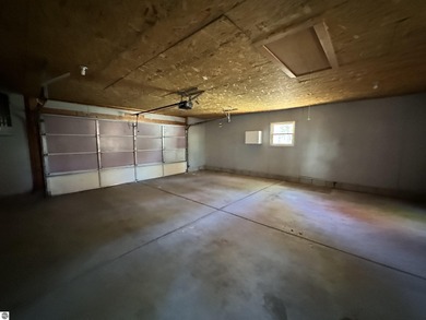 This is a HUD home case number 263-394164. Welcome to this on White Deer Country Club in Michigan - for sale on GolfHomes.com, golf home, golf lot