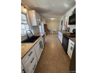 Gorgeous 4 bedroom home on a corner lot inside Arab city limits! on Twin Lakes Golf Course in Alabama - for sale on GolfHomes.com, golf home, golf lot