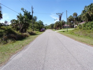 This lot is on a quiet street that would be a great place to on Bobcat Trail Golf Club in Florida - for sale on GolfHomes.com, golf home, golf lot