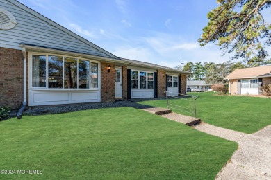This is the popular Winfield model with1391 sq. feet of living on Leisure Village West Assoc. in New Jersey - for sale on GolfHomes.com, golf home, golf lot