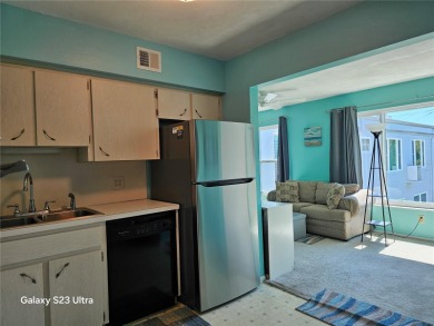 Comfortable and warm. This condo is a wonderful place to call on On Top Of The World Golf Course in Florida - for sale on GolfHomes.com, golf home, golf lot