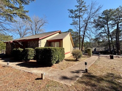 Welcome to 622 Players Place in Rayburn Country -- a beautifully on Rayburn Country Club in Texas - for sale on GolfHomes.com, golf home, golf lot