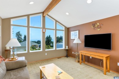 This beautifully maintained 3-bedroom, 3-bathroom residence on Peninsula Golf Club Inc. in Washington - for sale on GolfHomes.com, golf home, golf lot