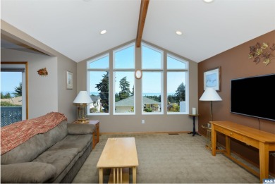 This beautifully maintained 3-bedroom, 3-bathroom residence on Peninsula Golf Club Inc. in Washington - for sale on GolfHomes.com, golf home, golf lot