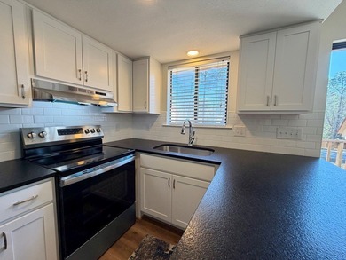 Welcome to 622 Players Place in Rayburn Country -- a beautifully on Rayburn Country Club in Texas - for sale on GolfHomes.com, golf home, golf lot