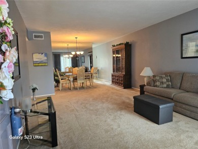 Comfortable and warm. This condo is a wonderful place to call on On Top Of The World Golf Course in Florida - for sale on GolfHomes.com, golf home, golf lot