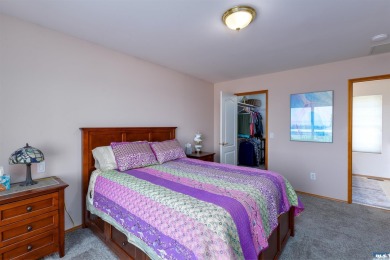 This beautifully maintained 3-bedroom, 3-bathroom residence on Peninsula Golf Club Inc. in Washington - for sale on GolfHomes.com, golf home, golf lot
