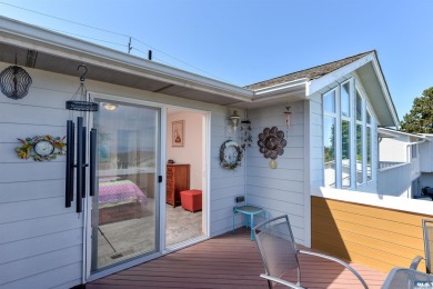 This beautifully maintained 3-bedroom, 3-bathroom residence on Peninsula Golf Club Inc. in Washington - for sale on GolfHomes.com, golf home, golf lot