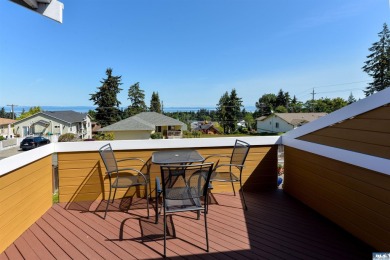 This beautifully maintained 3-bedroom, 3-bathroom residence on Peninsula Golf Club Inc. in Washington - for sale on GolfHomes.com, golf home, golf lot