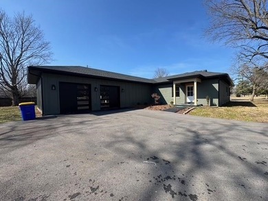 CUSTOM REMODEL!!! FOUR BEDROOMS AND EVERY BEDROOM HAS FULL BATH on CrossWinds Golf Course in Kentucky - for sale on GolfHomes.com, golf home, golf lot