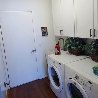 Maintenance free living. This two-bedroom, two-bath villa with a on Timber Greens Country Club in Florida - for sale on GolfHomes.com, golf home, golf lot