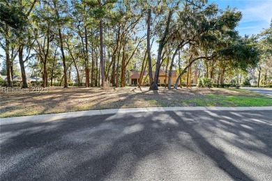 Private homesite on a peaceful cul-de-sac, surrounded by mature on Belfair Golf Club in South Carolina - for sale on GolfHomes.com, golf home, golf lot