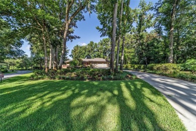 Under contract-accepting backup offers. Unique impeccable Frank on Country Club of Ocala in Florida - for sale on GolfHomes.com, golf home, golf lot