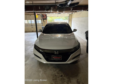 Cozy first floor condo in Hunting Creek near the golf course and on Hunting Creek Country Club in Kentucky - for sale on GolfHomes.com, golf home, golf lot