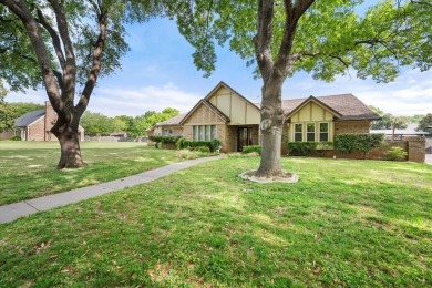This lovely one owner home awaits it's new owners! Beautifully on Texas Rangers Golf Club  in Texas - for sale on GolfHomes.com, golf home, golf lot