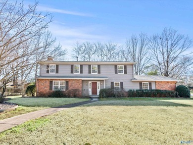 This spacious, immaculately maintained 5BR/2.5BA home is located on Point Mallard Golf Course in Alabama - for sale on GolfHomes.com, golf home, golf lot