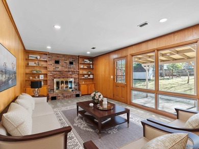 This spacious, immaculately maintained 5BR/2.5BA home is located on Point Mallard Golf Course in Alabama - for sale on GolfHomes.com, golf home, golf lot