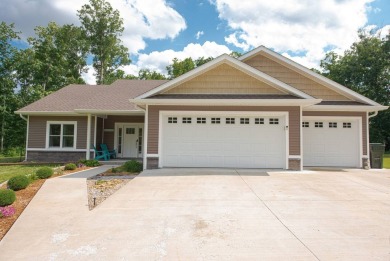 Picturesque views, privacy, beautiful two year old custom home on Hidden Valley Golf Course in Kentucky - for sale on GolfHomes.com, golf home, golf lot
