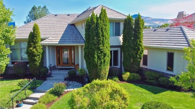 EXPERIENCE LUXURY LIVING ON THE GOLF COURSE in the highly on Rogue Valley Country Club in Oregon - for sale on GolfHomes.com, golf home, golf lot