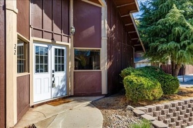 Cozy Condo Retreat! Welcome to this delightful 3BD / 2BA on Oak Tree Country Club in California - for sale on GolfHomes.com, golf home, golf lot