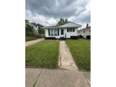This charming and updated 2-bedroom, 1-bath ranch is move-in on The Links At Crystal Lake in Michigan - for sale on GolfHomes.com, golf home, golf lot