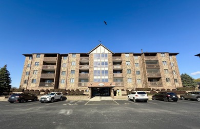 Welcome to this spacious 2-bedroom, 2-bath condo in an elevator on Stony Creek Golf Course in Illinois - for sale on GolfHomes.com, golf home, golf lot