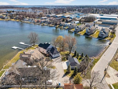 Turnkey luxury with extraordinary frontage on Syracuse Lake on Maxwelton Golf Club, Inc. in Indiana - for sale on GolfHomes.com, golf home, golf lot