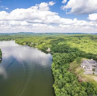 Spectacular 2-bed, 2-bath residence with gorgeous lake and on Diamondhead Golf and Country Club in Arkansas - for sale on GolfHomes.com, golf home, golf lot