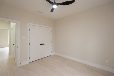 Rewrite using 1000 characters or less: Seller offering $5,000 in on Cedar Creek Country Club in Texas - for sale on GolfHomes.com, golf home, golf lot