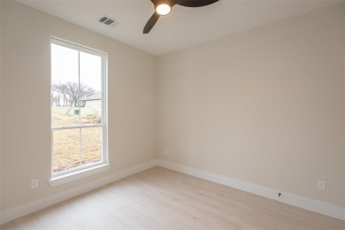Rewrite using 1000 characters or less: Seller offering $5,000 in on Cedar Creek Country Club in Texas - for sale on GolfHomes.com, golf home, golf lot