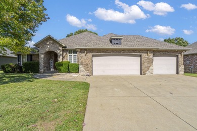 Welcome to this beautiful all-brick, single-story home in the on Deer Lake Golf Club in Missouri - for sale on GolfHomes.com, golf home, golf lot