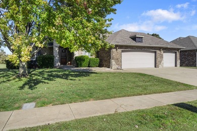 Welcome to this beautiful all-brick, single-story home in the on Deer Lake Golf Club in Missouri - for sale on GolfHomes.com, golf home, golf lot