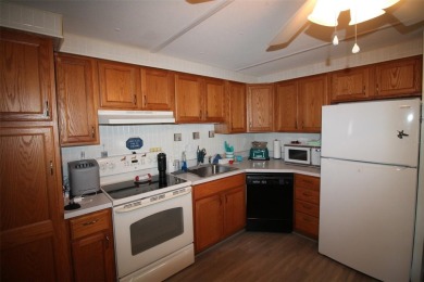 Wonderful and well-maintained mobile home with 3 bedrooms/1.5 on Betmar Acres Golf Club in Florida - for sale on GolfHomes.com, golf home, golf lot