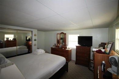 Wonderful and well-maintained mobile home with 3 bedrooms/1.5 on Betmar Acres Golf Club in Florida - for sale on GolfHomes.com, golf home, golf lot