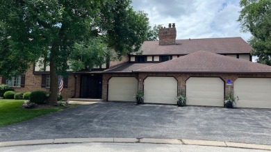 Move-in ready 2nd floor condo in the highly sought-after on Oak Hills Country Club in Illinois - for sale on GolfHomes.com, golf home, golf lot