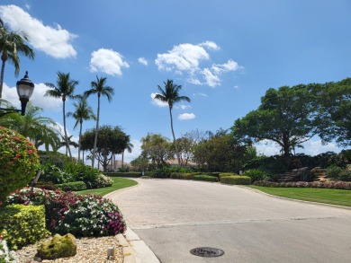 WOW! Roof Installed Nov 2021! This well maintained 2 Bed + den on Westchester Golf and Country Club in Florida - for sale on GolfHomes.com, golf home, golf lot