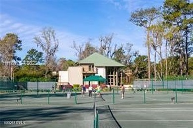 8th fairway vistas Oyster Reef Golf Course. 1-story home w/ on Dolphin Head Golf Club in South Carolina - for sale on GolfHomes.com, golf home, golf lot