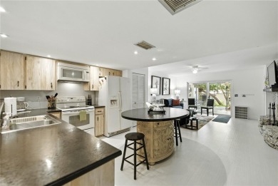 --Beautifully Renovated Townhome in On Top of the World - on On Top of the World Golf Course in Florida - for sale on GolfHomes.com, golf home, golf lot